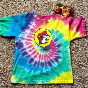 Buc-ee’s Youth Small Colorful Tie-Dye Kids Tee with Hair Bow